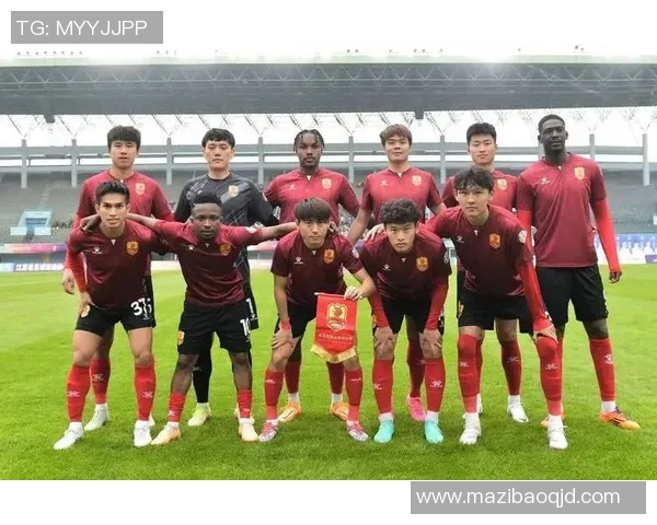 青岛红狮迎战重庆队争夺联赛关键三分的激烈对决